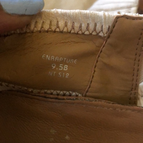 Kalso Earth Shoes- Cream w/Tan; Size:9.5B Pre-Owned - Picture 3 of 3